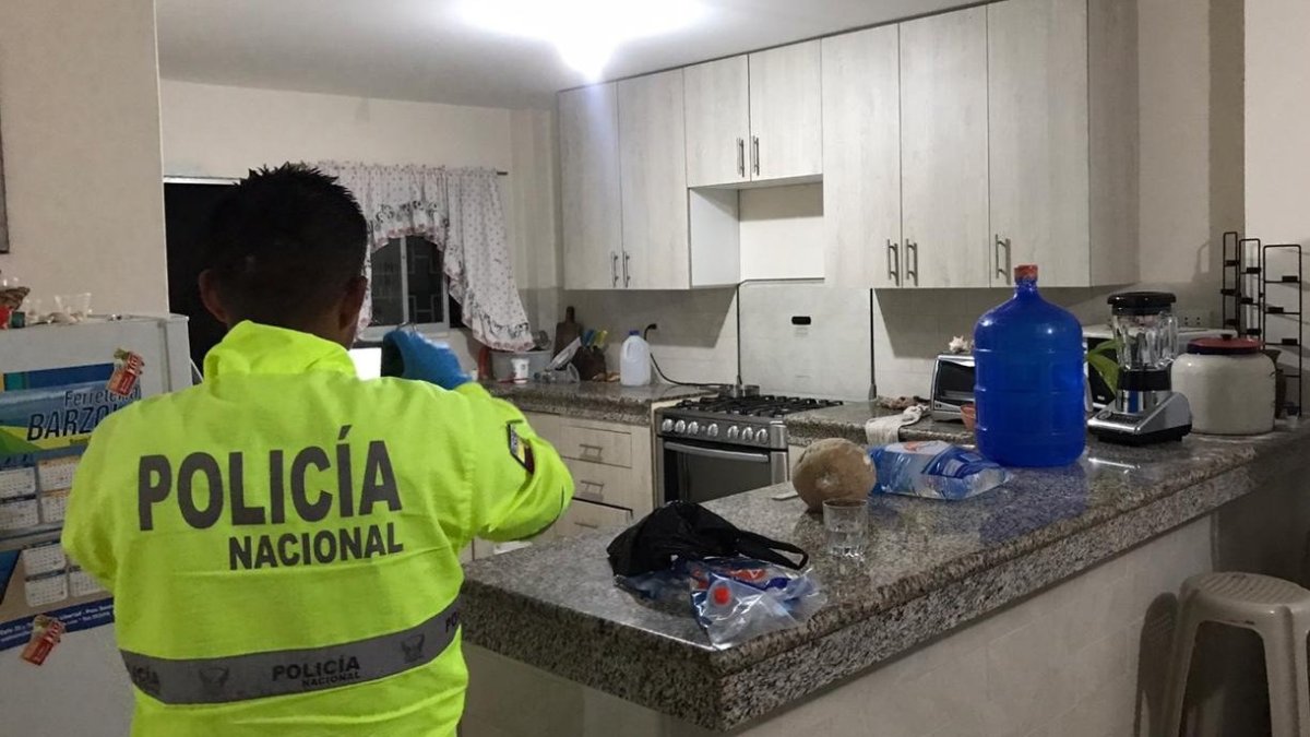 Ante la desaparición de la argentina, la Policía vuelve al domicilio de la fallecida, donde finalmente la encuentran.