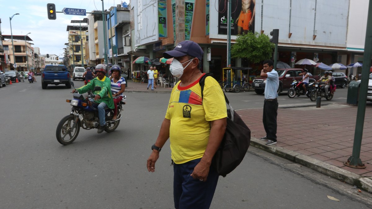 Los habitantes de Babahoyo toman precauciones como el uso de mascarillas.