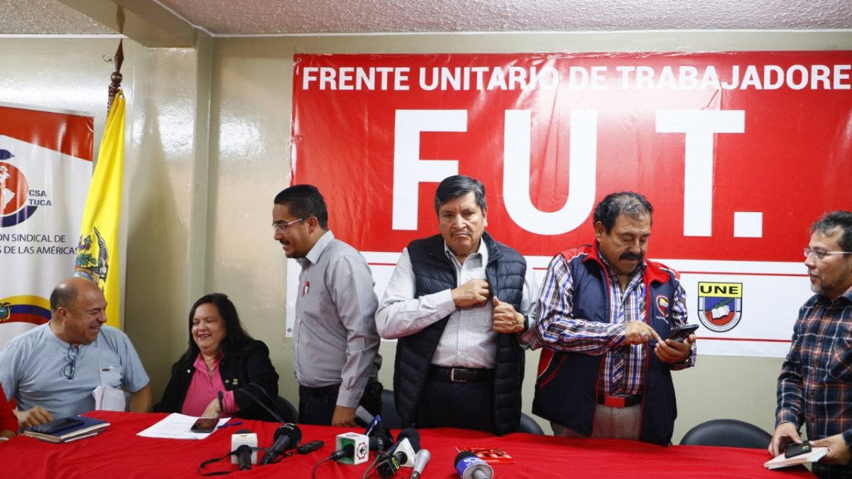 Mesías Tatamuez y otros dirigentes permanentes de los sindicatos rechazaron las medidas económicas