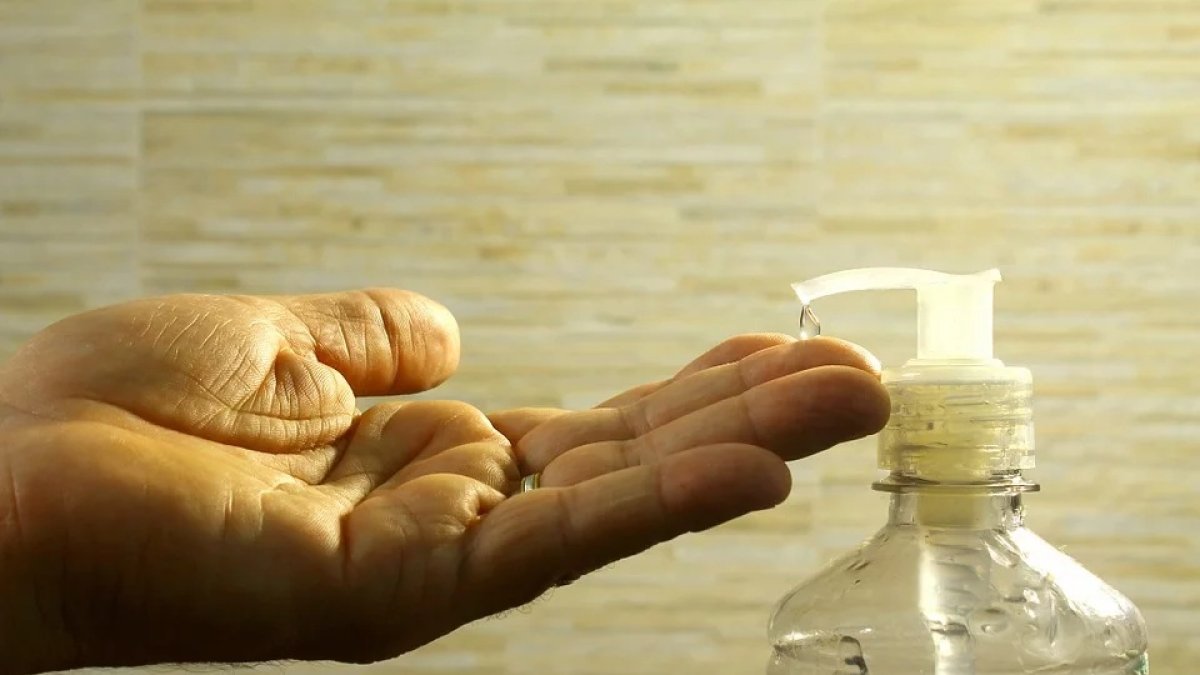 El gel antibacterial es una de las medidas de prevención a la que más a recurrido la ciudadanía.
