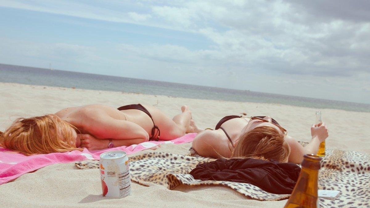 Exponerse al sol por varias horas seguidas puede quemar tu piel.