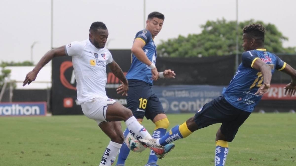 Pedro Pablo Perlaza (i) enfrenta un problema por demanda de alimentos.