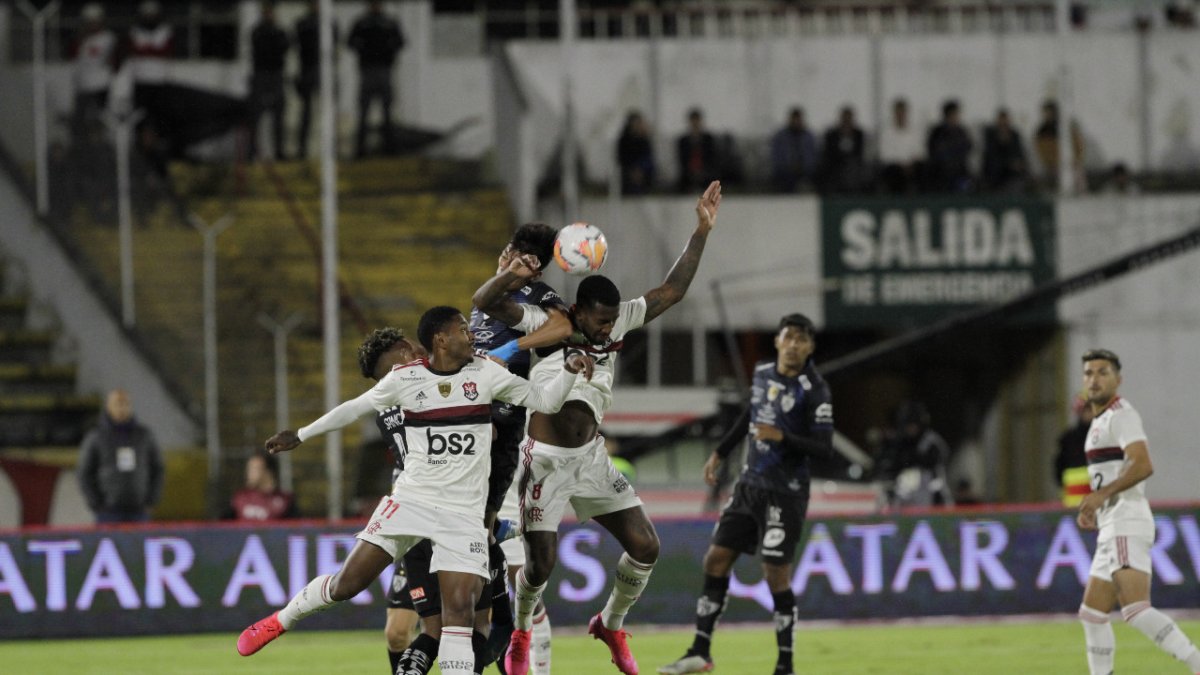 Independiente del Valle y Flamengo se enfrentaron en el estadio Olímpico Atahualpa en la ida de la Recopa Sudamericana.