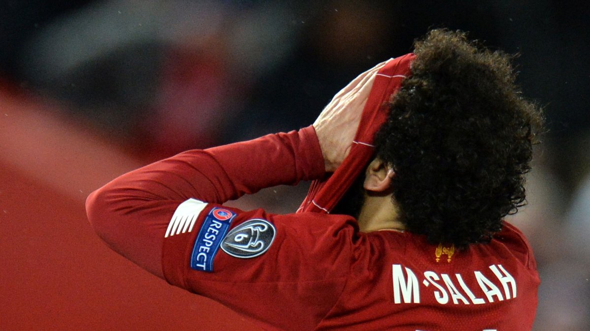 El atacante del Liverpool, Mohamed Salah, luce desconsolado luego del empate 2-2.