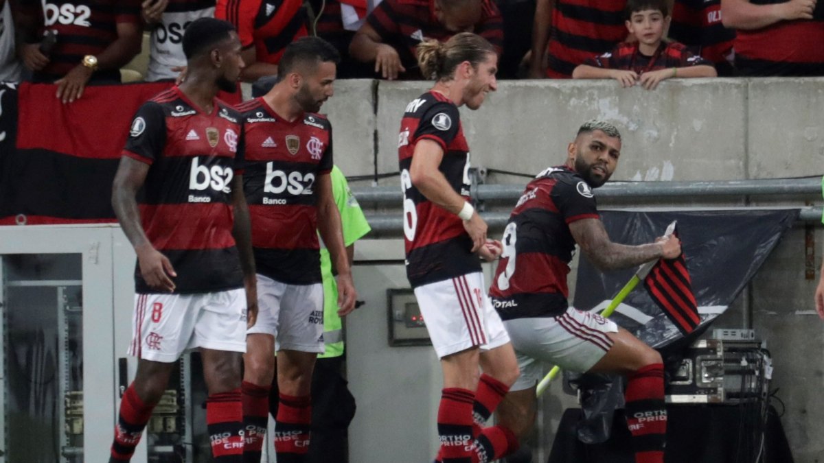 Gabigol (derecha) es uno de los jugadores más caros del conjunto brasileño. Su ficha se acerca a los 30 millones de dólares