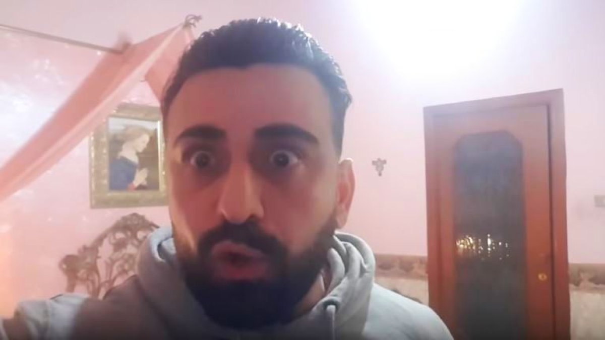 Captura del video grabado por el actor Luca Franzese, en el que denuncia que lleva 36 horas con el cadáver de su hermana.