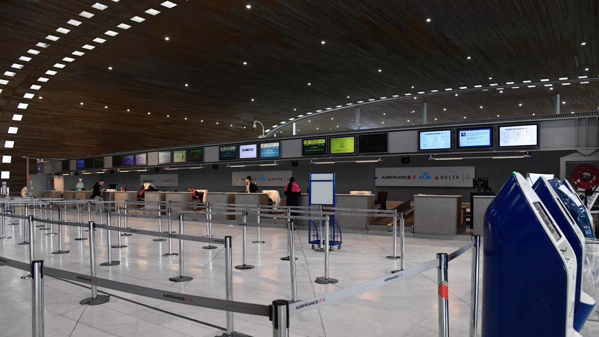 PARÍS. Así se observa en estos días el aeropuerto Charles de Gaulle, por el que cada año transitan hasta 72,2 millones de pasajeros.