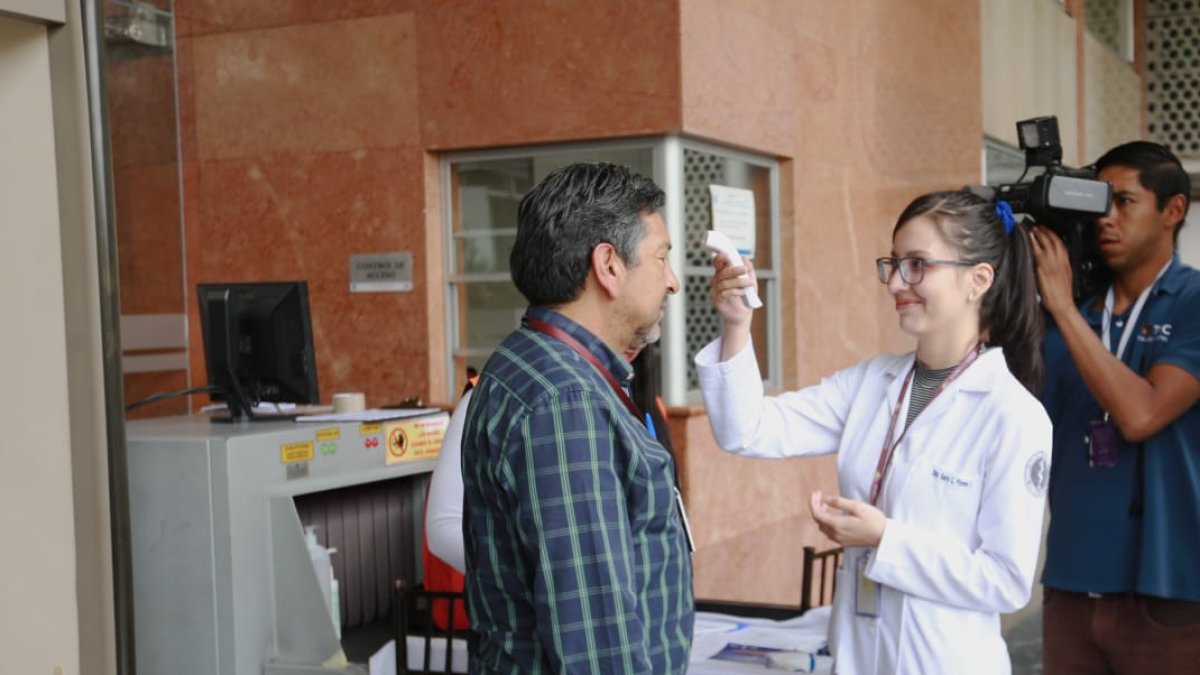 En los ingresos a la Asamblea se hacen controles médicos