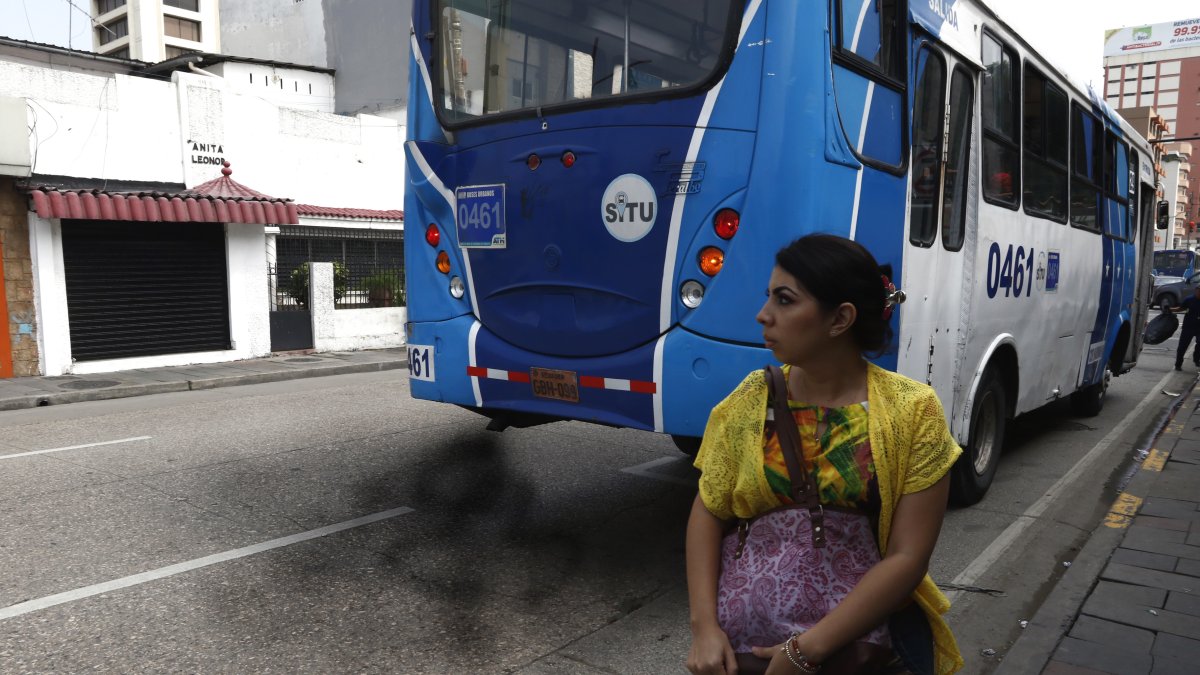 El dióxido de carbono emanado por los autobuses también tiene un efecto negativo en la salud de las personas y contribuye al calentamiento global.