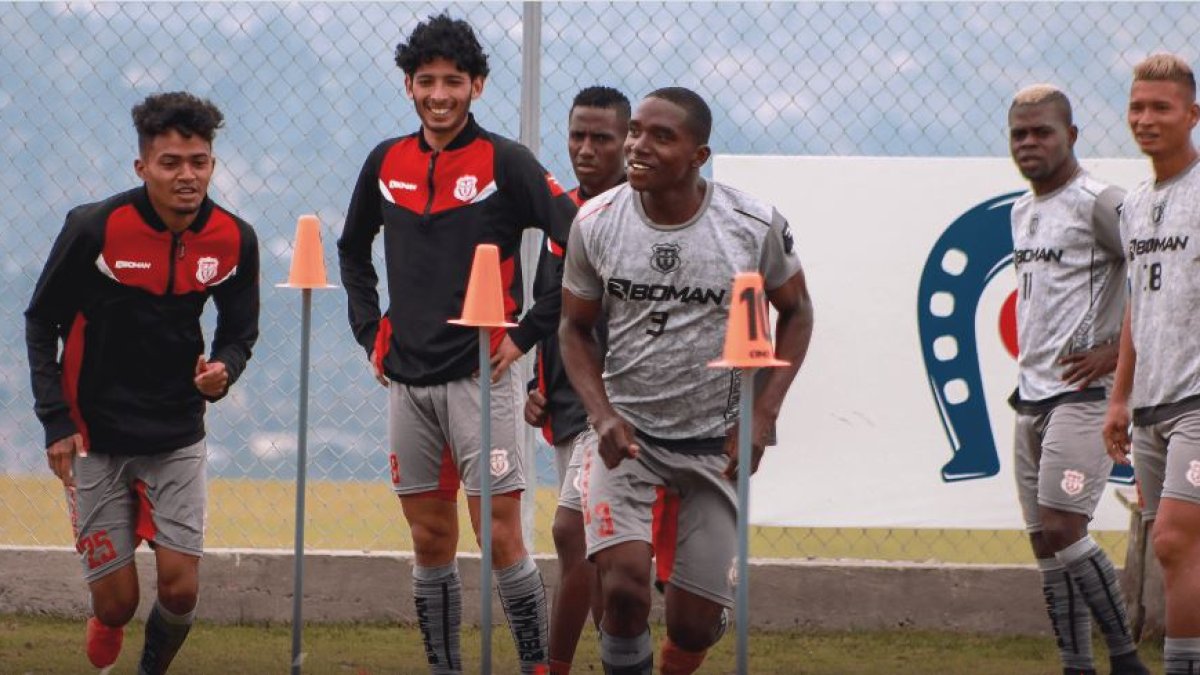 Técnico Universitario en uno de sus últimos entrenamientos previo al encuentro de hoy.