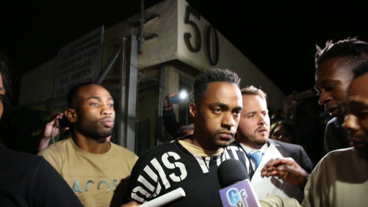 Renato Ibarro, al abandonar el lugar donde estaba detenido en suelo mexicano.