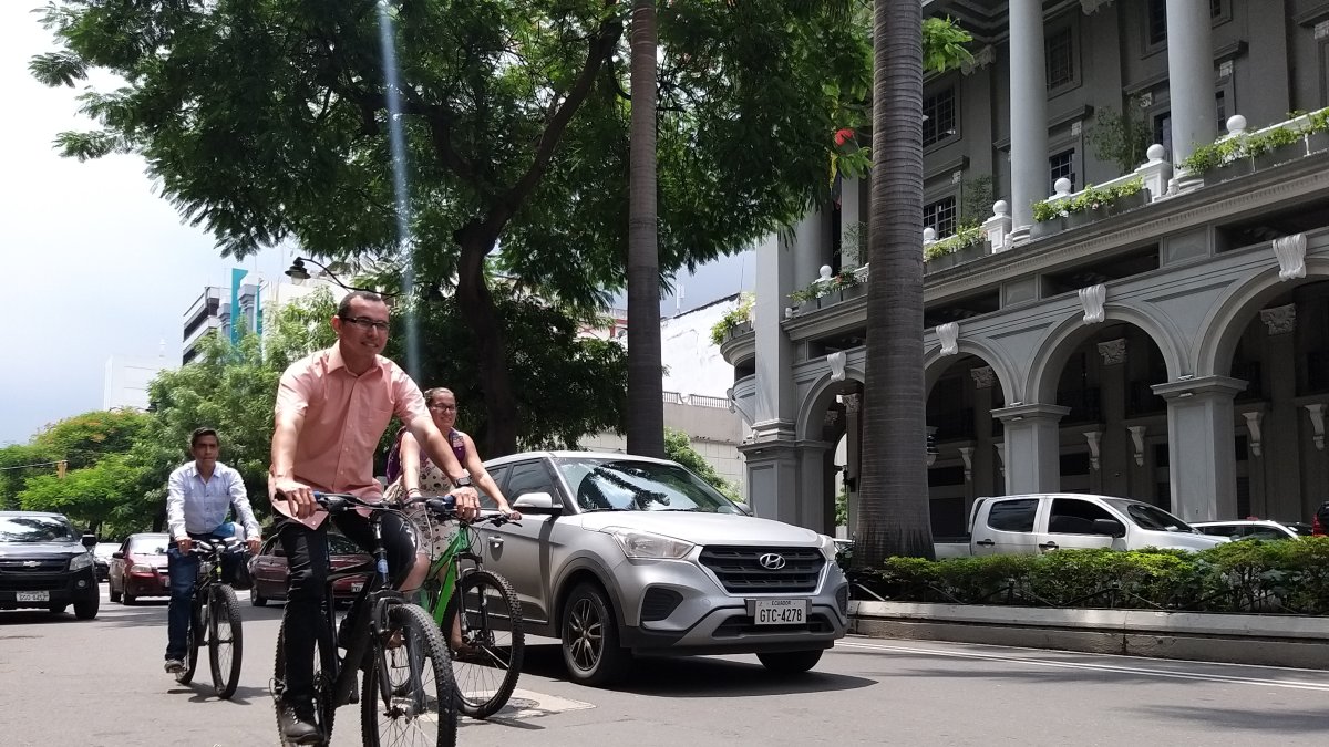 Algunos integrantes de Masa Crítica, el colectivo que es parte de la Mesa de la Movilidad.