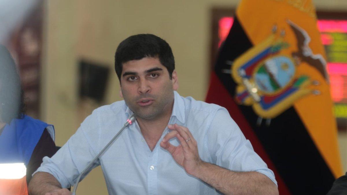 El vicepresidente anunció las nuevas medidas en una rueda de prensa en Quito.