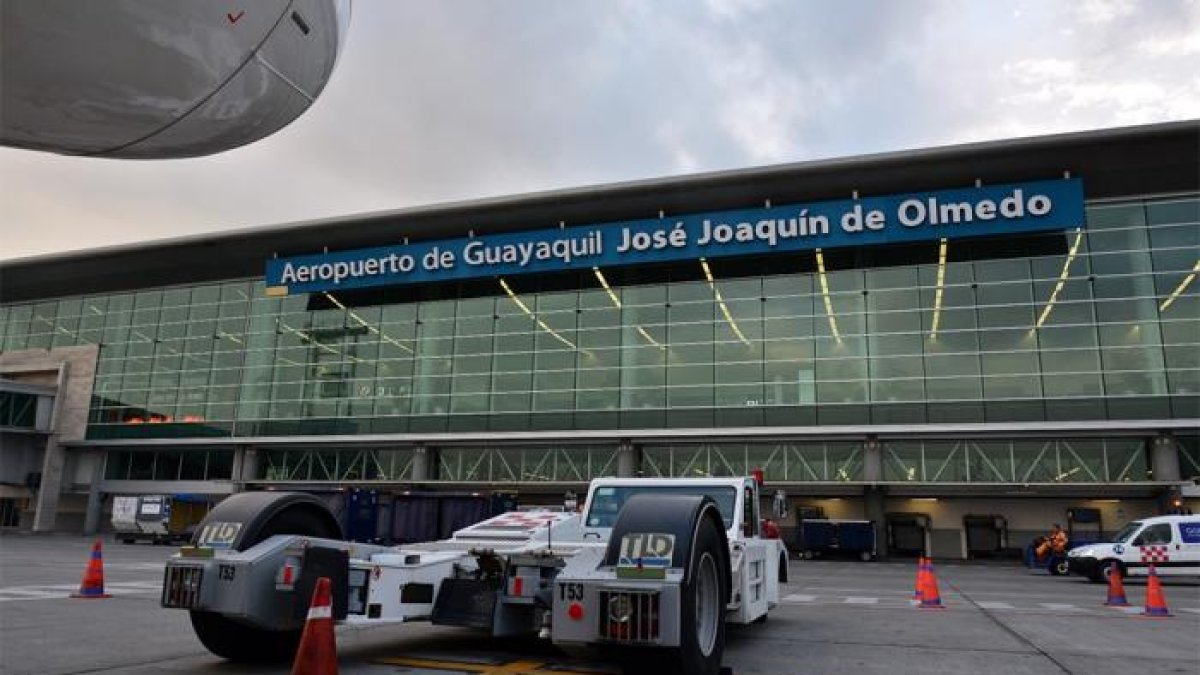 El arribo de vuelos internacionales estará totalmente prohibido desde este martes 17 de marzo, como medida para frenar los contagios.