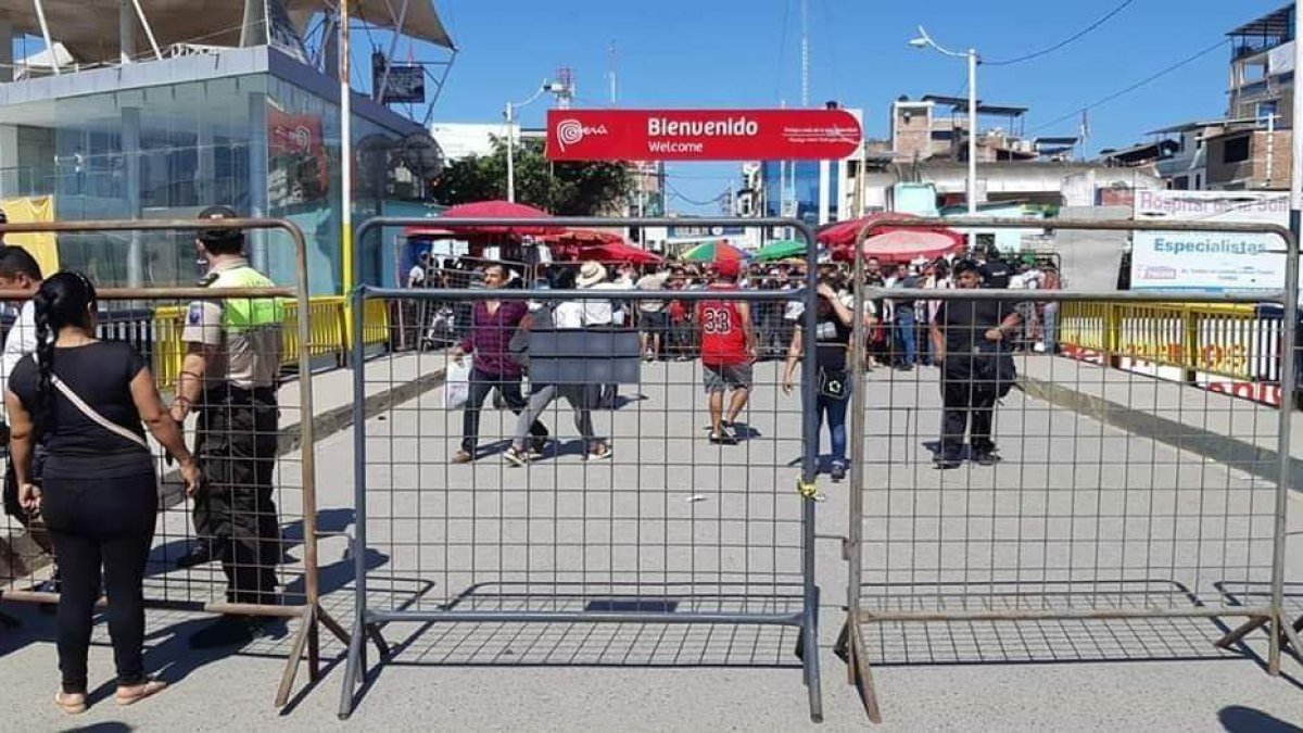 Referencial. El Puente Internacional de Huaquillas entre Ecuador y Perú, durante un cierre temporal por militares.