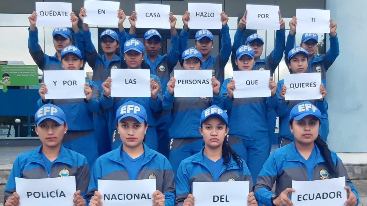 Mujeres de la Policía de Ecuador se unen a la campaña #QuédateEnCasa