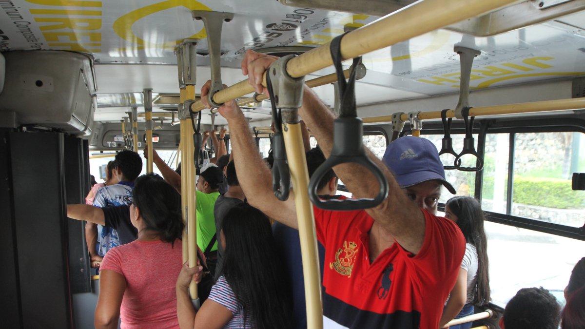 Metrovía. Las aglomeraciones son inevitables en el sistema de transporte masivo.