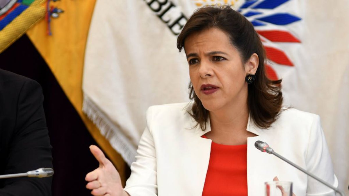 María Paula Romo dirige rueda de prensa virtual del Comité de Operaciones de Emergencia.