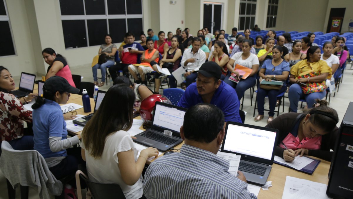 Algunos padres esperaron a última hora para realizar la fase traslado, pero no todos lograron su objetivo.