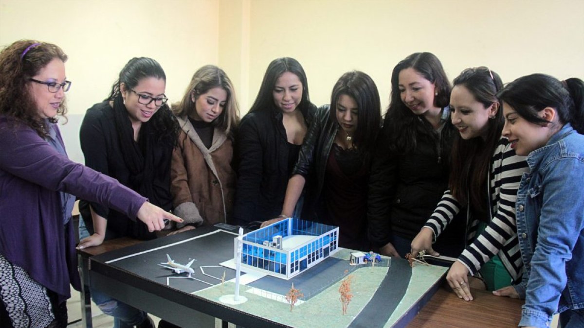 Las actividades formativas quedan suspendidas en la escuela de la Aviación Civil