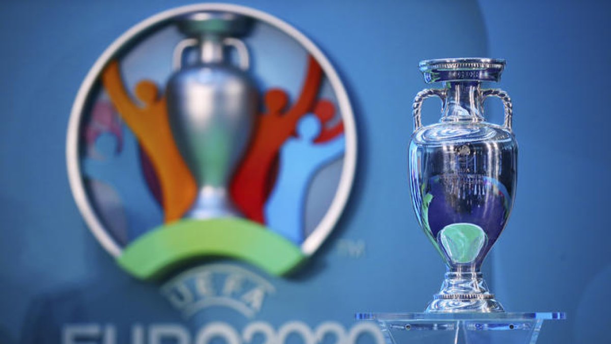 La UEFA tomó la decisión de aplazar la Eurocopa para el 2021.
