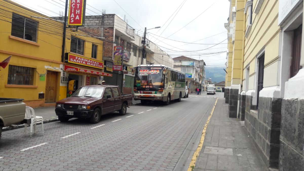 Las unidades de transporte de Machachi debieron permanecer estacionadas por no poder movilizar a la gente