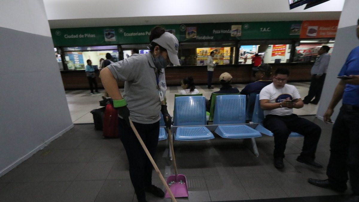Prevenciones contra el coronavirus en la Terminal terrestre, antes de que decidan cerrar.