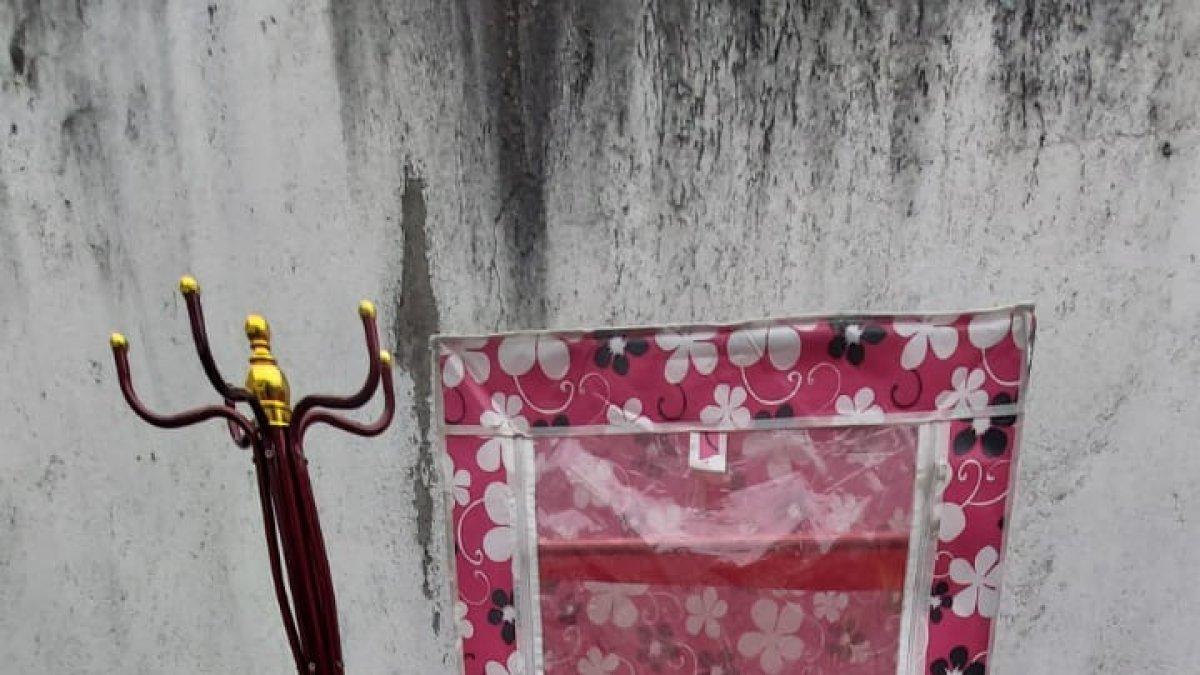 Entre los objetos que habían robado cuatros presuntos delincuentes se encuentran dos peluches grandes.