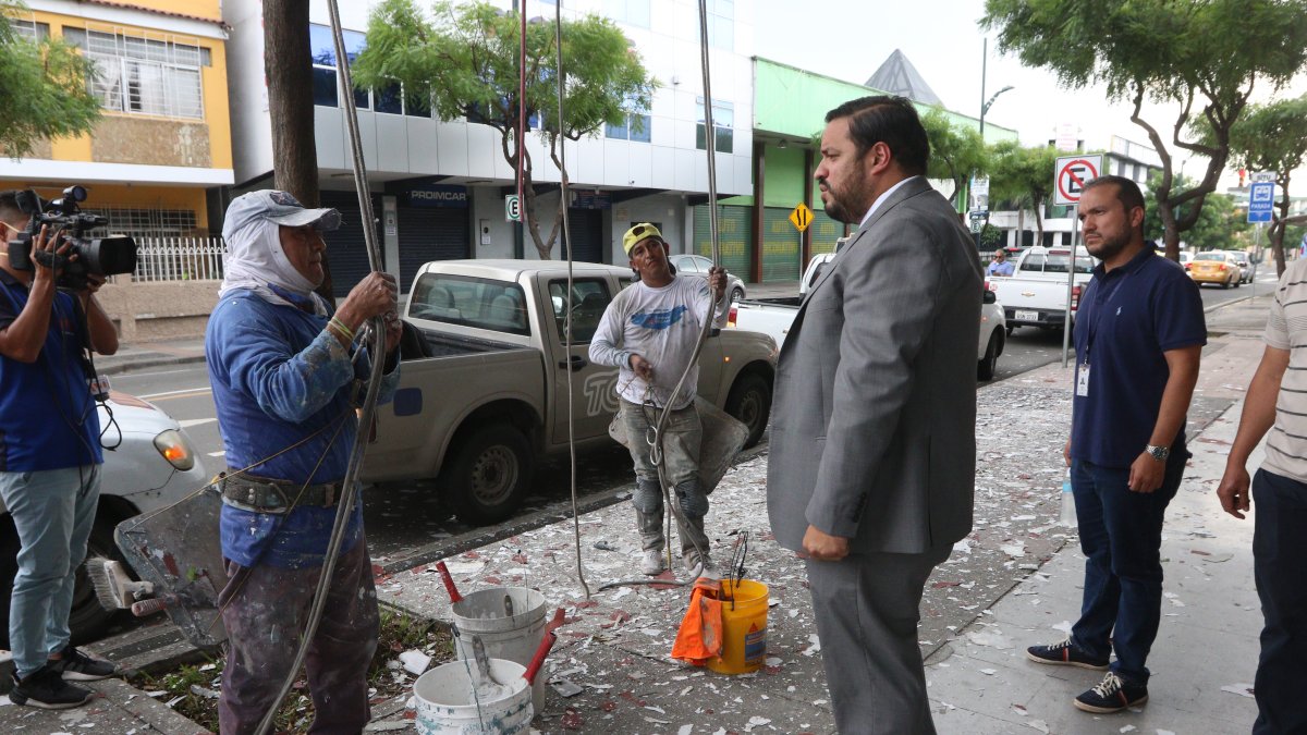 El Ministro de Trabajo, Andrés Madero, clausuró ayer algunos locales que infringían las reglas.