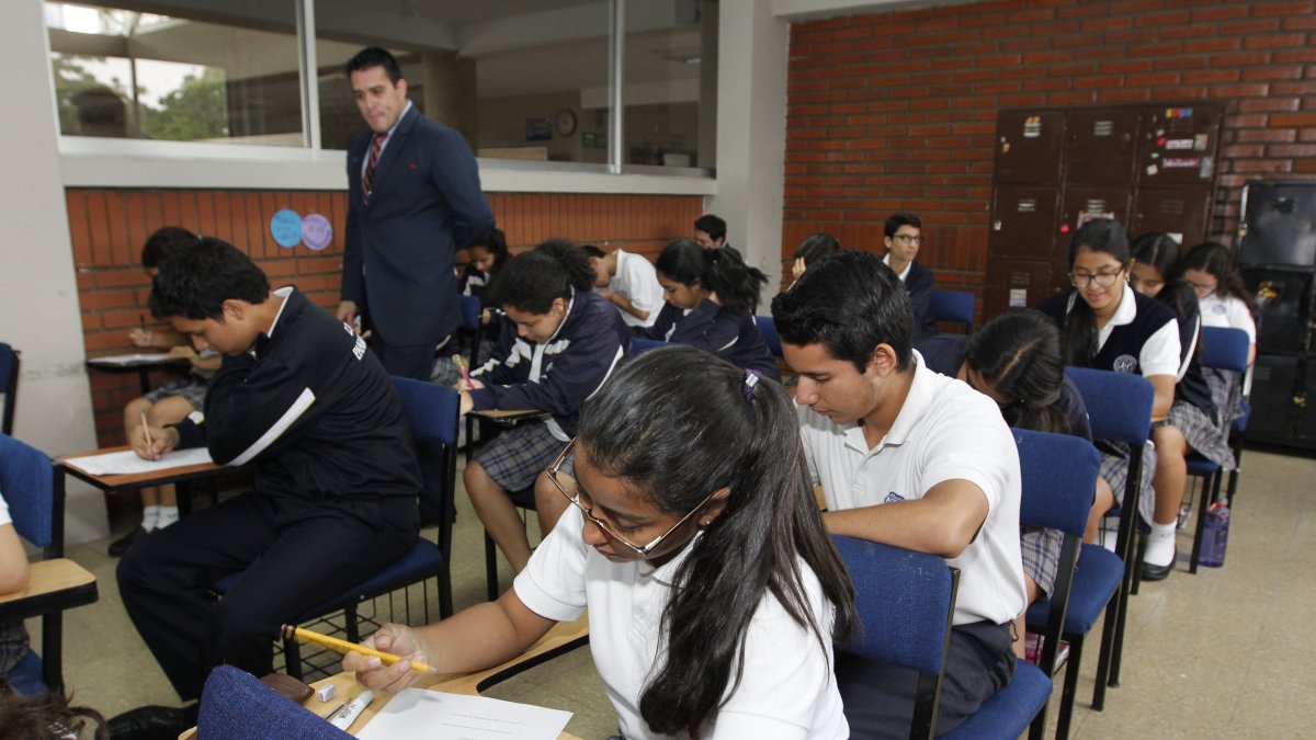 Las clases comenzarán de manera escalonada el 4 de mayo para los estudiantes de primero, segundo y tercero de bachillerato.