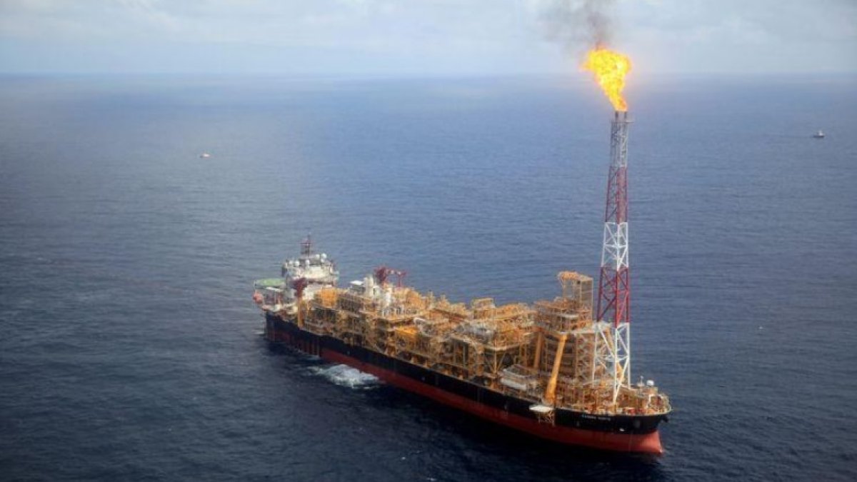 El costo del petróleo no para de desplomarse por la paralización de actividades en todo el planeta.