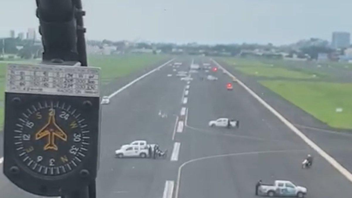 Este era el escenario cuando el vuelo de Iberia intentaba aterrizar esta tarde.