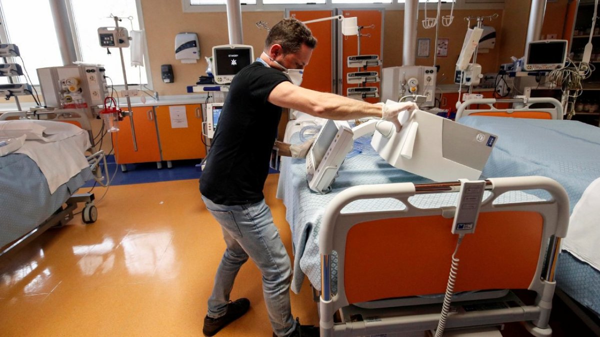 El video fue grabado en un centro hospitalaria de Lombardía, el punto más afectado por el covid-19 en Italia.