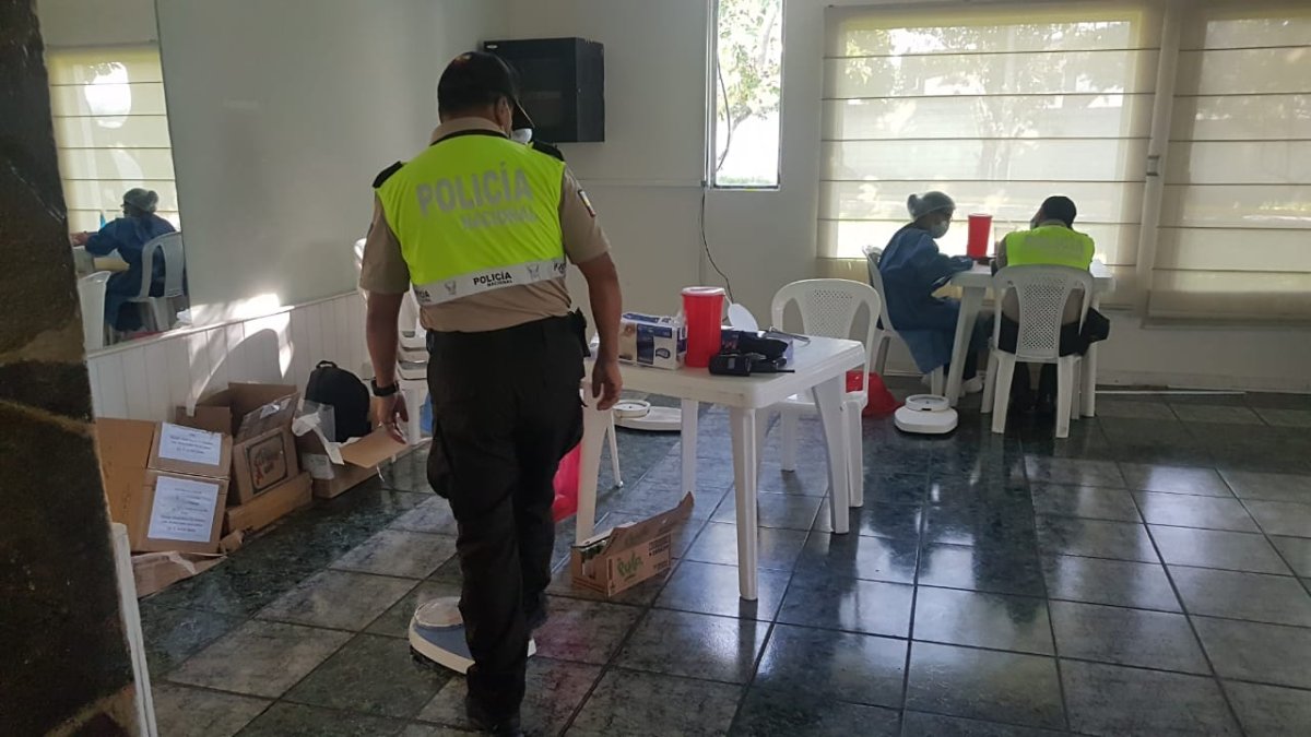 Los cadetes de la Policía donaron el miércoles 740 pintas de sangre para la Cruz Roja