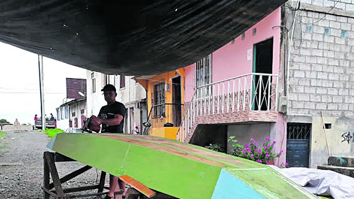 Colorido. Cada una de las canoas tiene un color distinto, según Segundo Vera, para que se diferencien.