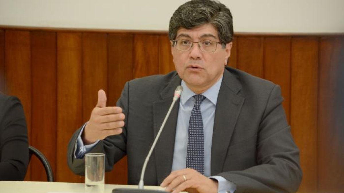 El canciller José Valencia sustentado en la resolución del COE nacional que pide a la Asamblea que no llame a los funcionarios hasta que pase la emergencia