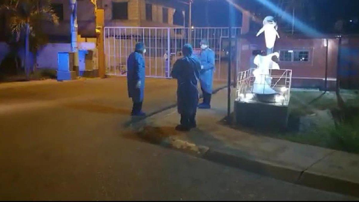 Desde ayer, los habitantes de la ciudadela El Delfín, de Santa Elena, están en cerco epidemiológico.