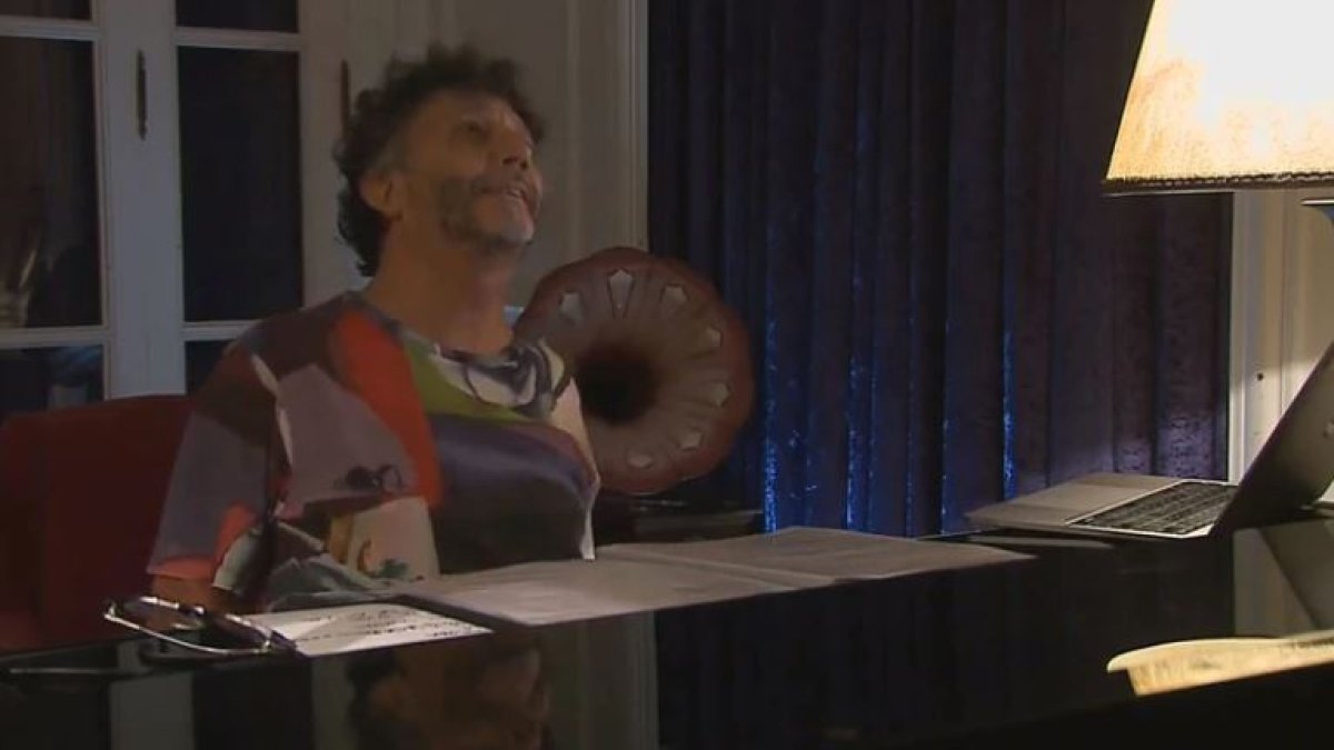 Durante el convierto en vivo, el artista rosarino presentó su nuevo álbum “La conquista del espacio”.