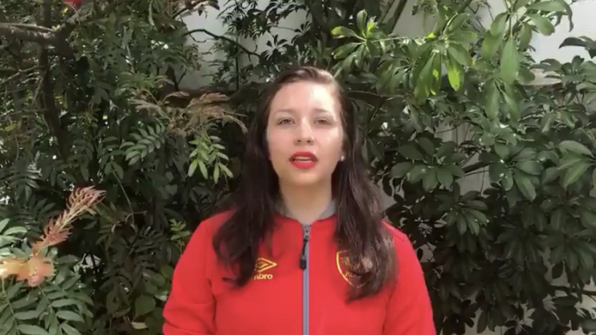 Gabriela Llerena, nutricionista de Aucas, da consejos de buena alimentación.