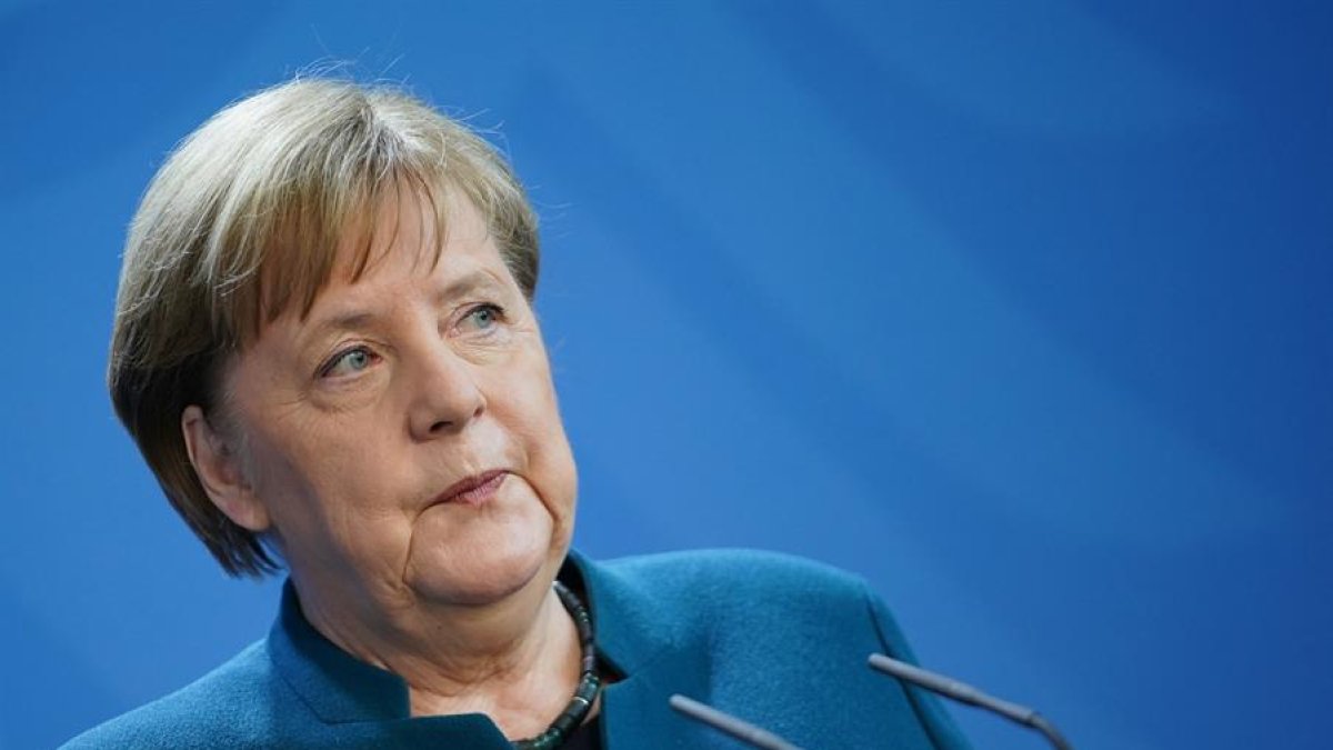 Angela Merkel empezará una rigurosa cuarentena luego de que un médico con el que tuvo contacto diera positivo por coronavirus.