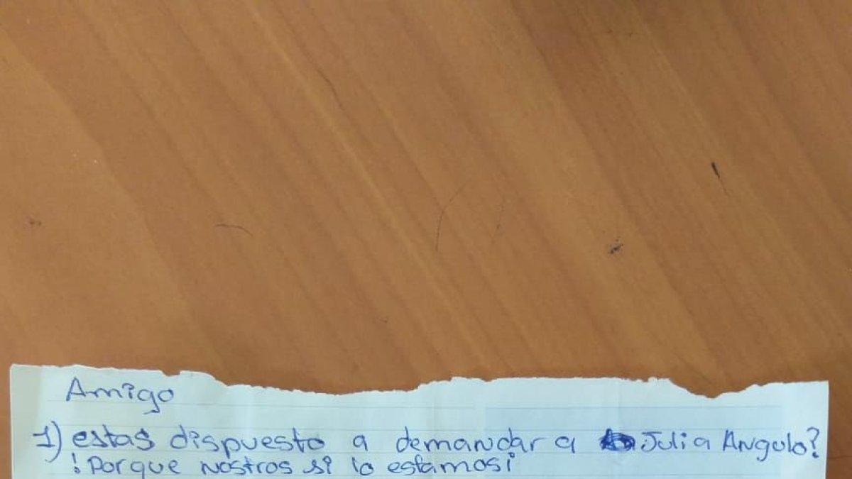 La ministra exhibió en redes sociales el mensaje que se pretendía hacer llegar al exfuncionario