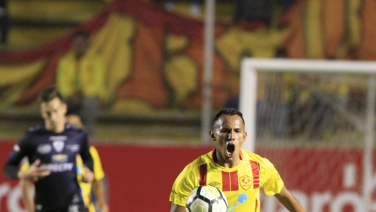 Enson Rodríguez durante un partido cuando formó parte de Aucas.


22 de marzo  de 2020
KARINA DEFAS 
Agencia (ag-expreso ag-extra ag-quito)
