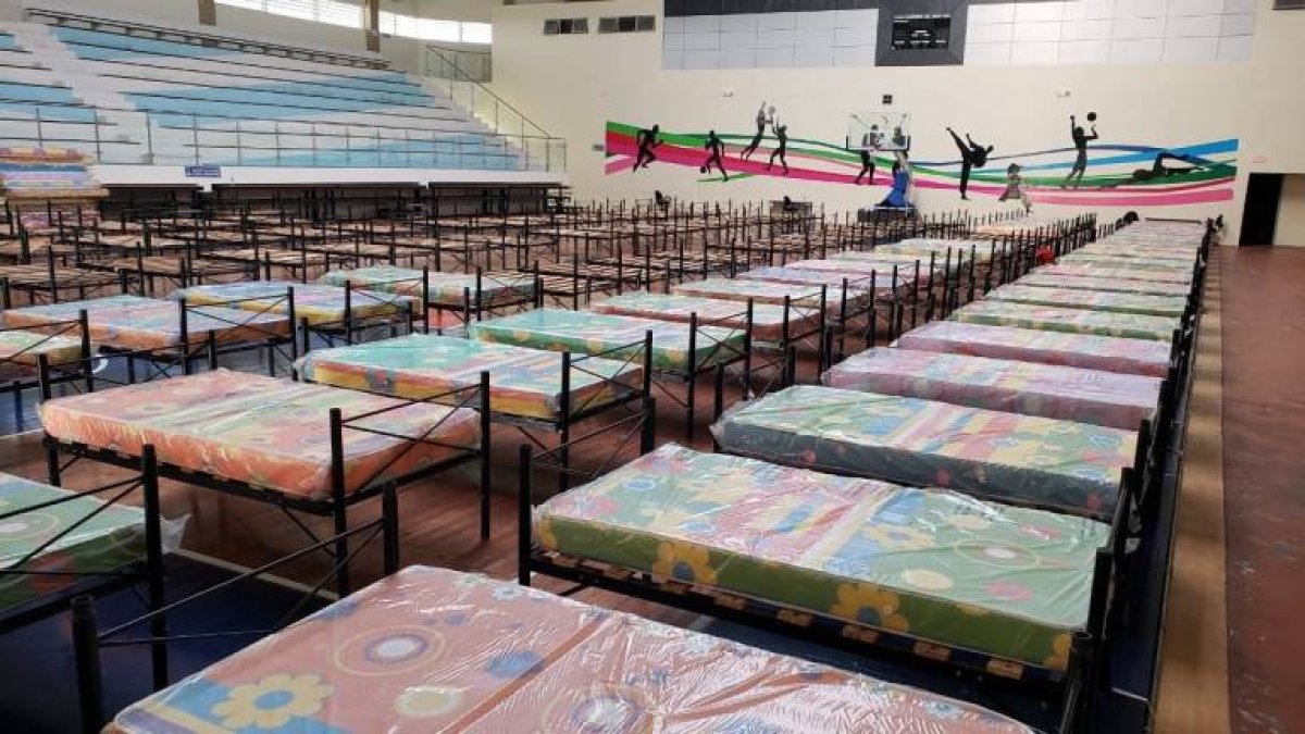 En el coliseo Abel Jiménez ya se instalaron las camas.