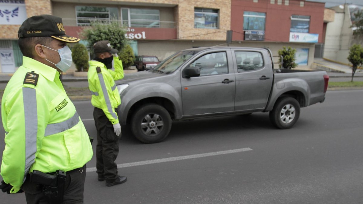 Los controles en las vías y calles del país seguirán en los próximos días para reducir el riesgo de los contagios