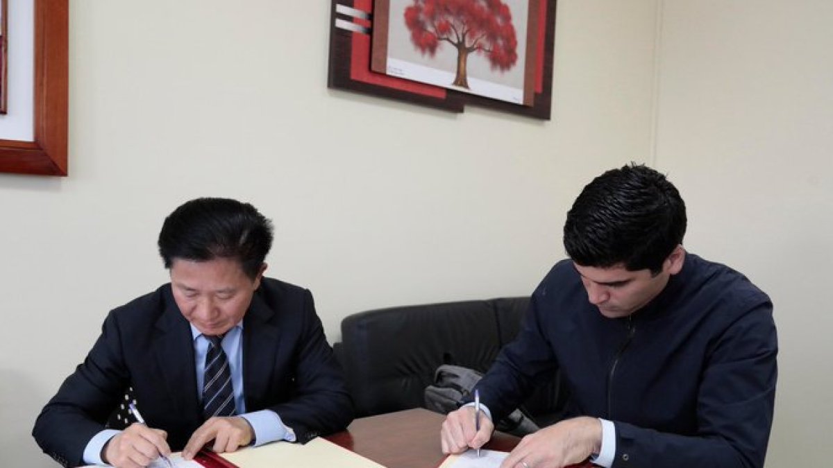 China dona insumos médicos a Ecuador