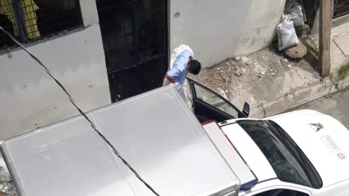 Medicina legal en el levantamiento de un cadáver por sospechas de COVID-19.