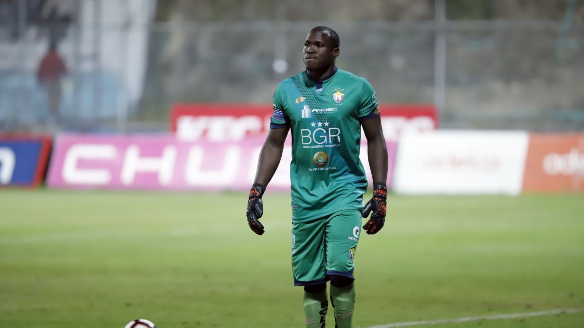 Johan Padilla pasa el encierro entre las bromas y los entrenamientos encargados por el cuerpo técnico del cuadro criollo.