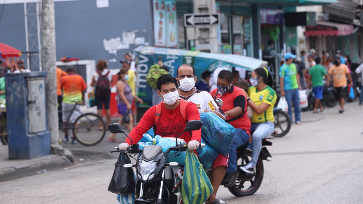 Situación. En el suroeste decenas de personas abarrotaron los mercados y farmacias.