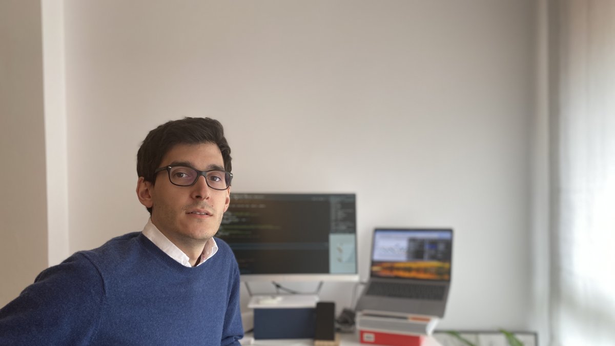 Carlos Bort tiene dos maestrías, una en Estadística y otra en Economía. En su país, trabaja con empresas en productos de data.