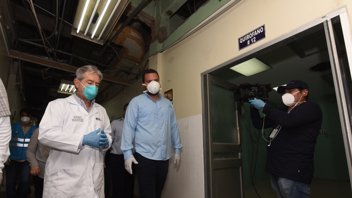 Visita. Zevallos durante el recorrido por la antigua Maternidad.